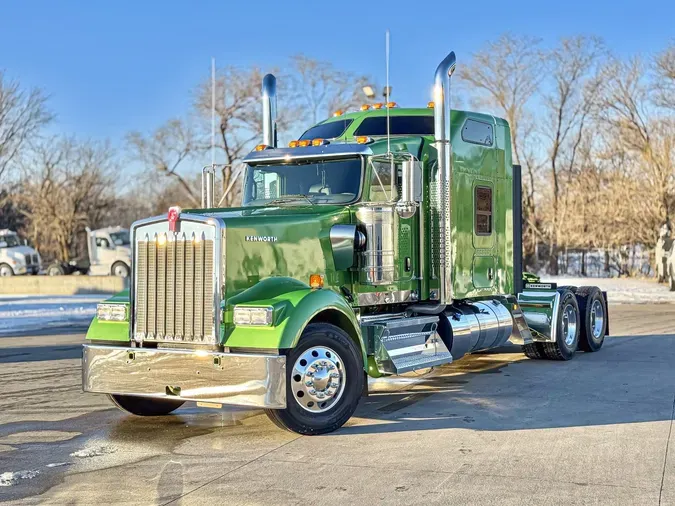 2025 KENWORTH W900L