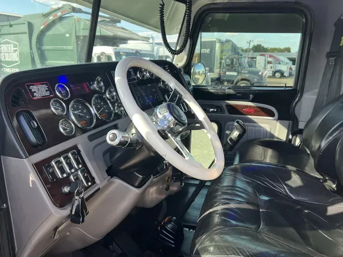 2020 Peterbilt 389