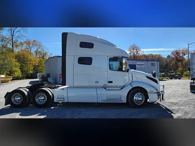 2023 VOLVO VNL64T760