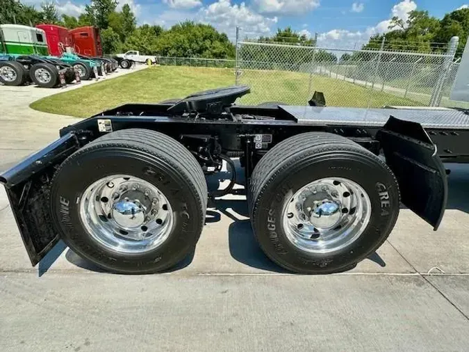 2023 Peterbilt 389