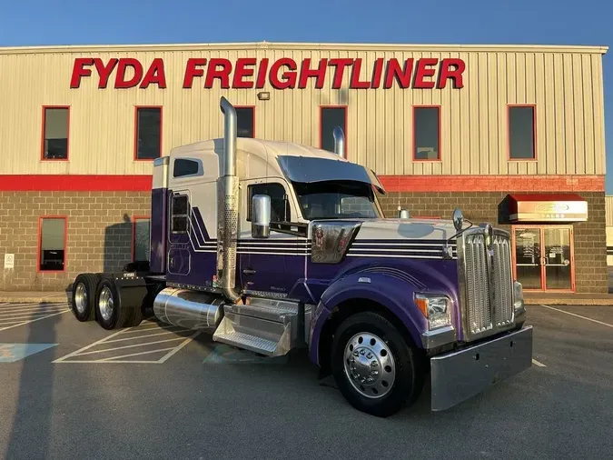 2020 Kenworth W990