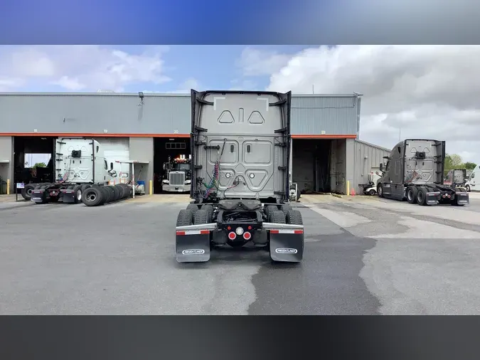 2024 Freightliner Cascadia