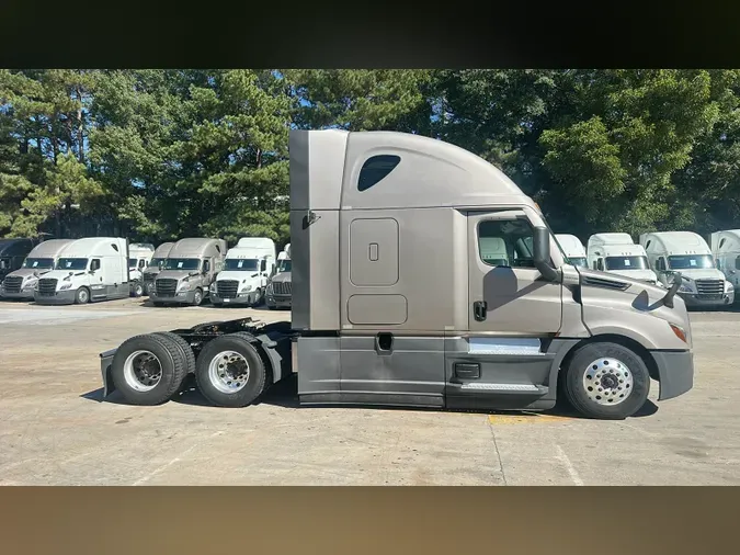 2022 Freightliner Cascadia 126