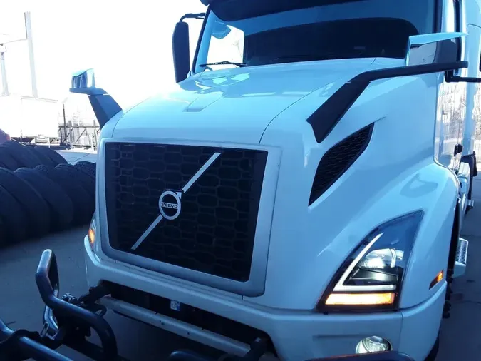 2020 VOLVO VNR64T-640