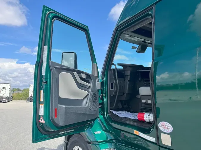 2026 VOLVO VNL64T860