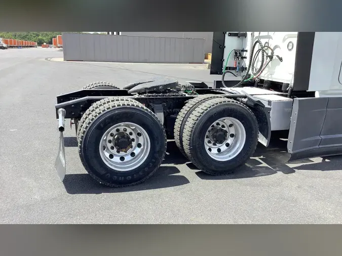 2022 Freightliner Cascadia 126