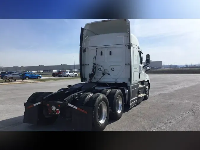 2021 Freightliner Cascadia 126