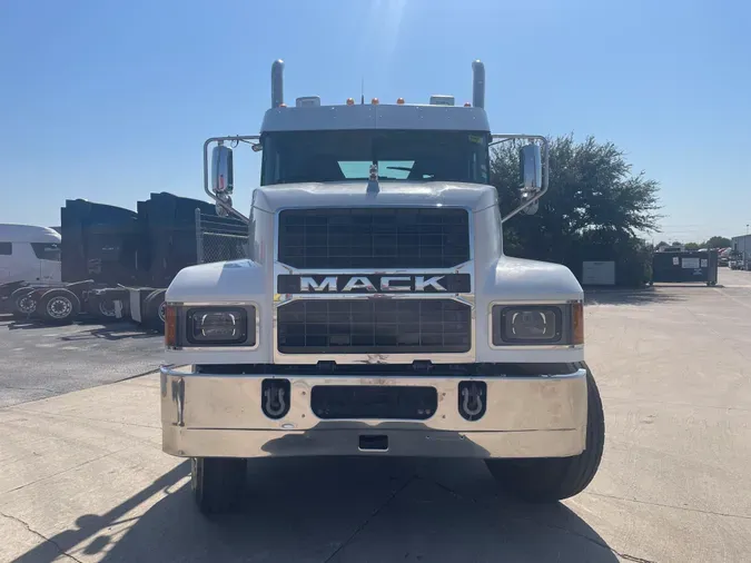 2021 MACK PI64T