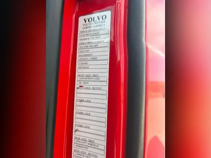 2020 VOLVO VNL64T760