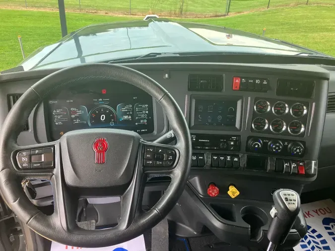 2024 Kenworth W990