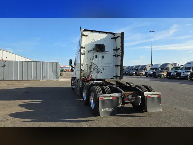 2022 Freightliner Cascadia 126
