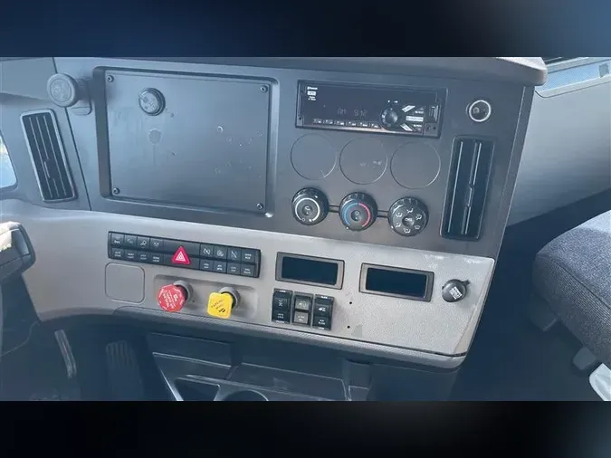 2021 FREIGHTLINER CA126