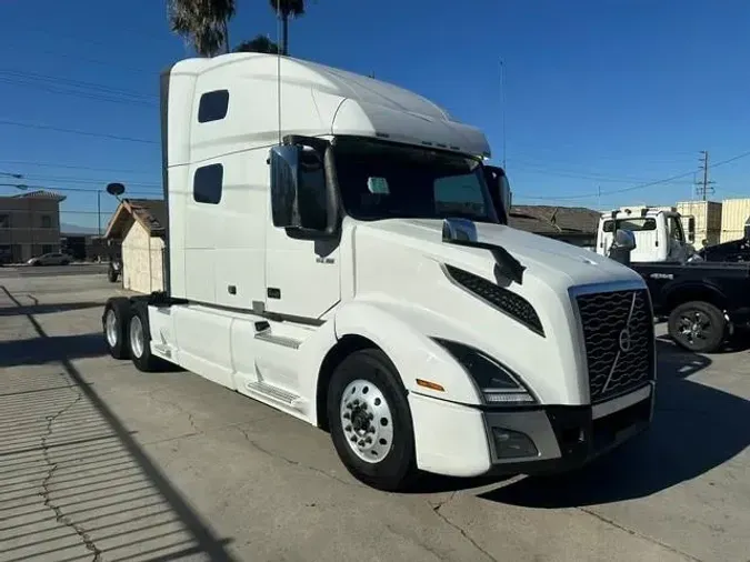 2023 Volvo VNL64T760