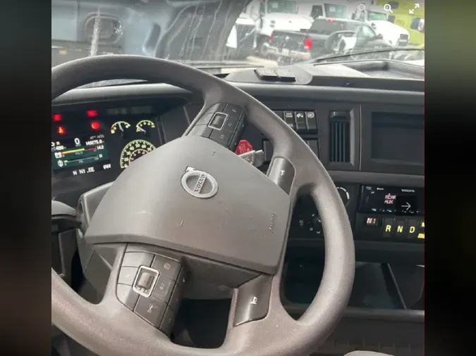 2025 VOLVO VNL64T760