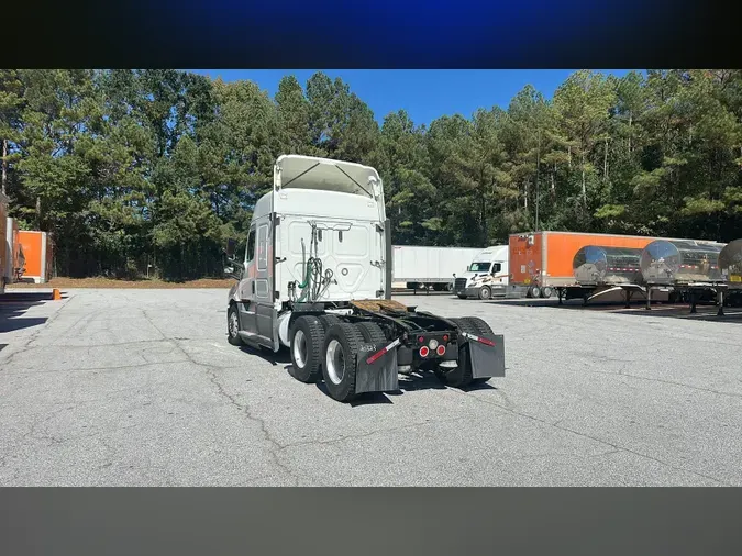 2020 Freightliner Cascadia 126
