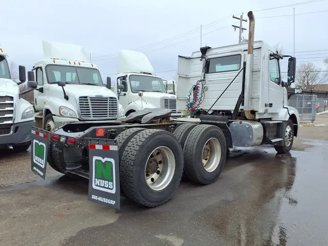 2017 VOLVO VNL64TRACTOR