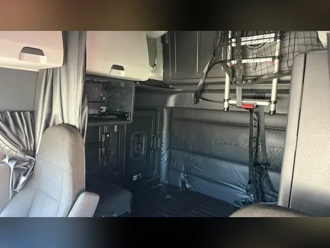 2024 Freightliner Cascadia 1264ba8fa261493abd6796ac873e2b4c70b