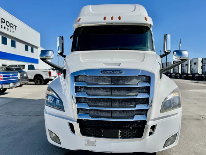 2020 Freightliner Cascadia 126