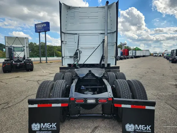 2023 VOLVO VNL64T860