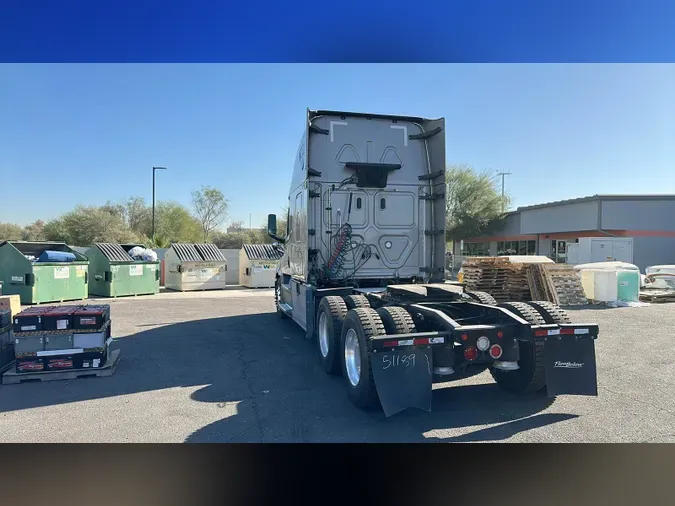 2020 Freightliner Cascadia 126