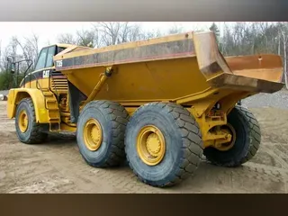 2004 Cat 735