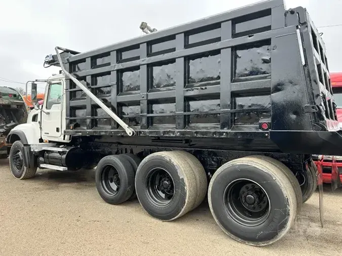 2005 MACK GRANITE CV713