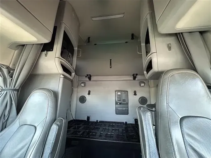 2019 VOLVO VNL7604bb0fd44a03c85fd32e25dc3063bfc2d
