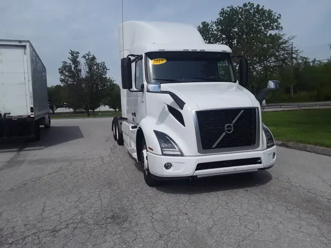 2019 VOLVO VNR64T-640