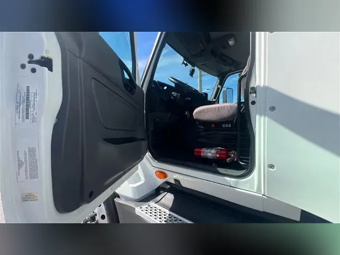 2021 INTERNATIONAL LT