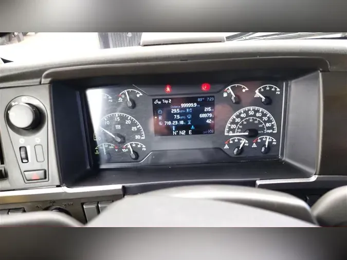 2021 VOLVO VNL740