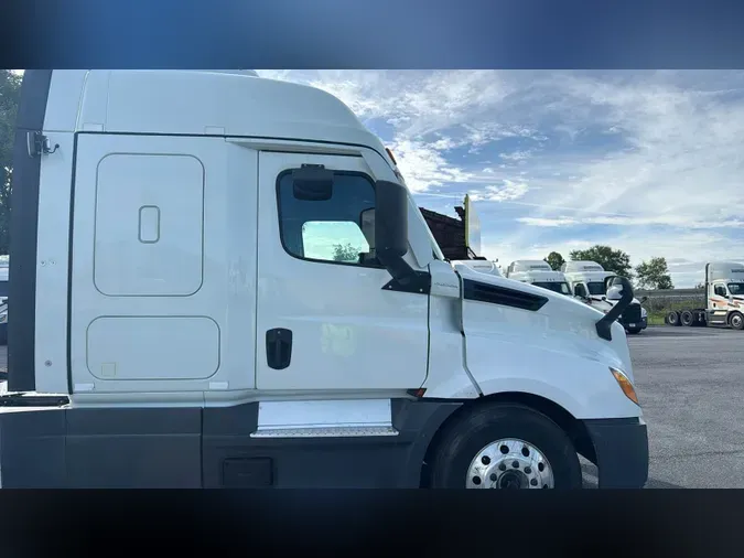 2021 Freightliner Cascadia 126