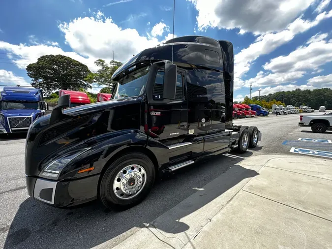 2021 Volvo VNL64T760