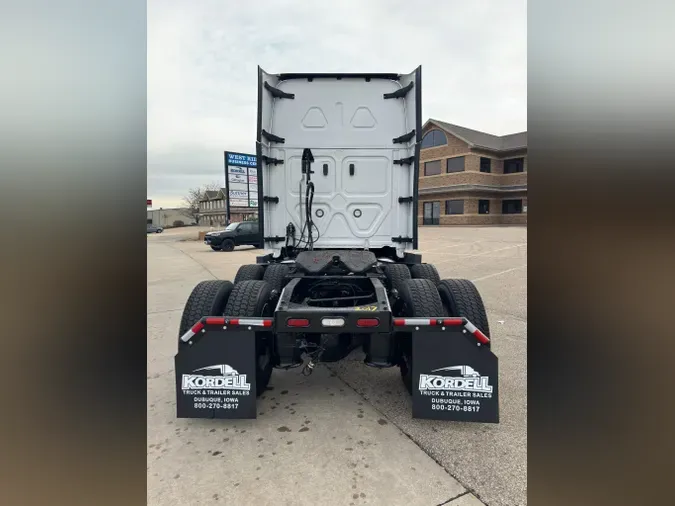 2022 FREIGHTLINER Cascadia 126