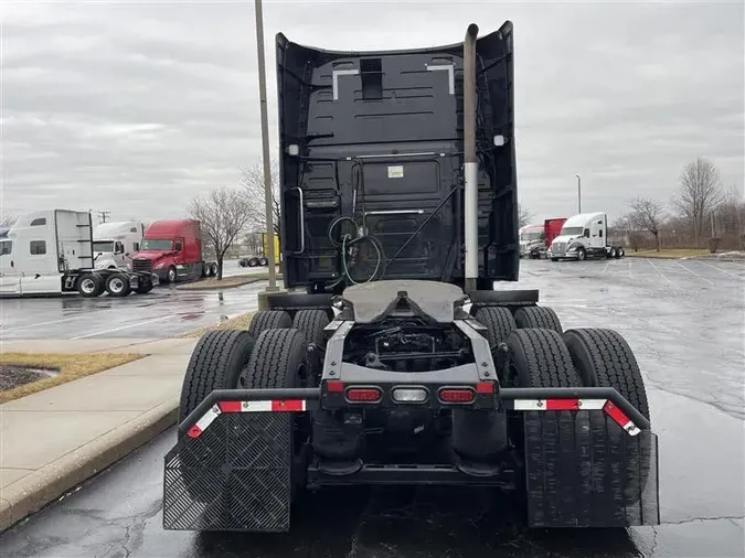 2021 VOLVO VNL64T760