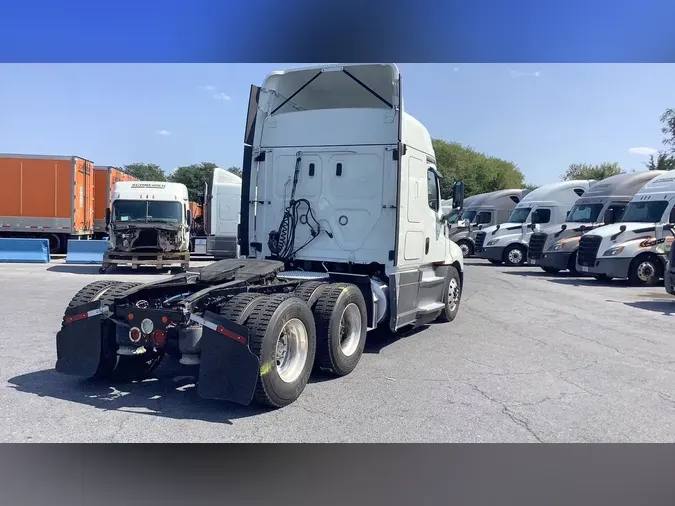 2020 Freightliner Cascadia 126