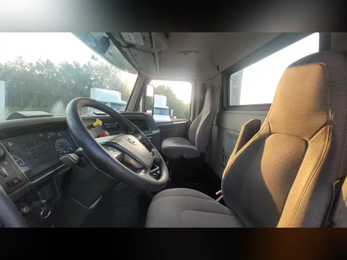 2019 Volvo VNL300