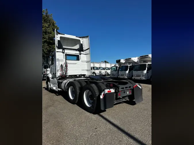 2018 VOLVO VNL64T-300