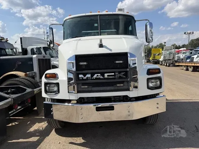 2025 MACK MD6