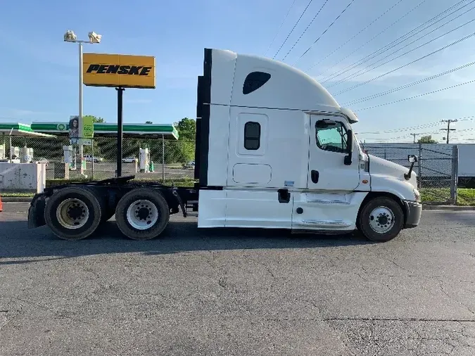 2019 Freightliner X12564ST