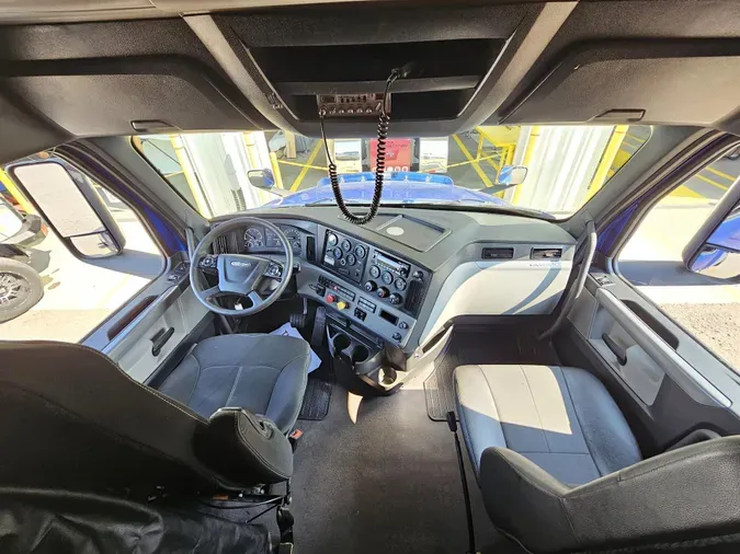 2022 Freightliner New Cascadia
