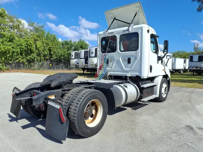 2015 FREIGHTLINER/MERCEDES CASCADIA 1134bcb56354bbc8a566012fd4c34e01593
