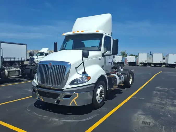 2019 NAVISTAR INTERNATIONAL RH613 DAYCAB S/A