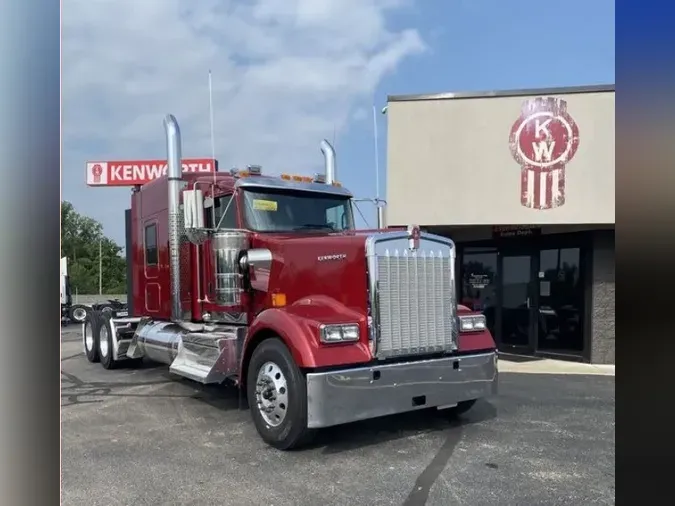 2025 Kenworth W900