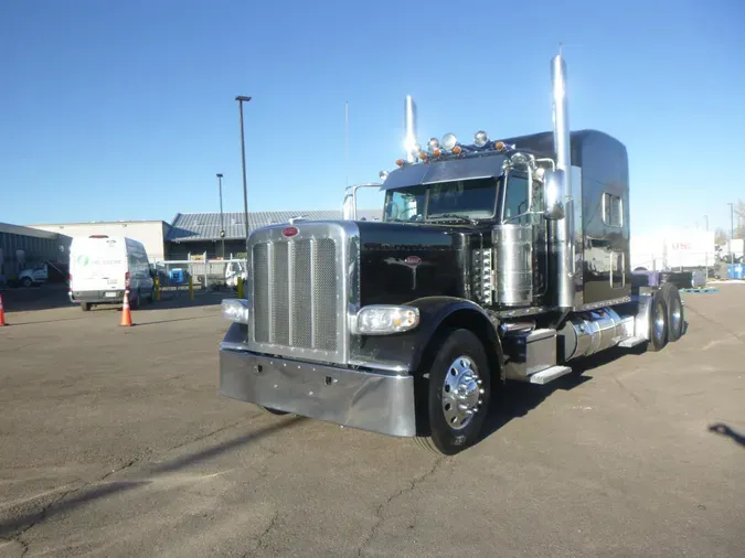 2022 Peterbilt 389