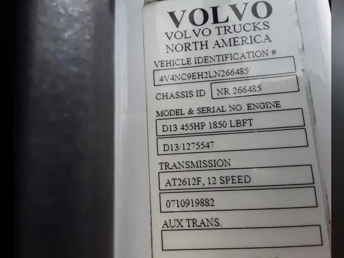 2020 VOLVO VNL64T-760