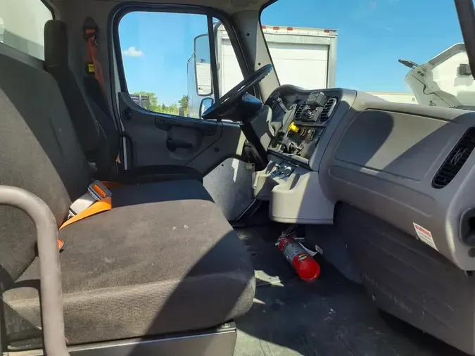 2018 FREIGHTLINER M2 106