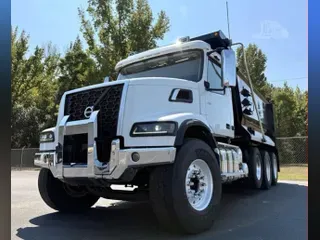 2024 VOLVO VHD84F300
