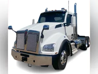 2025 Kenworth T880