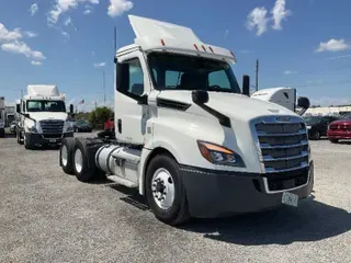 2018 FREIGHTLINER T12664ST