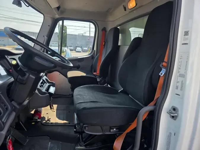 2019 FREIGHTLINER/MERCEDES M2 106